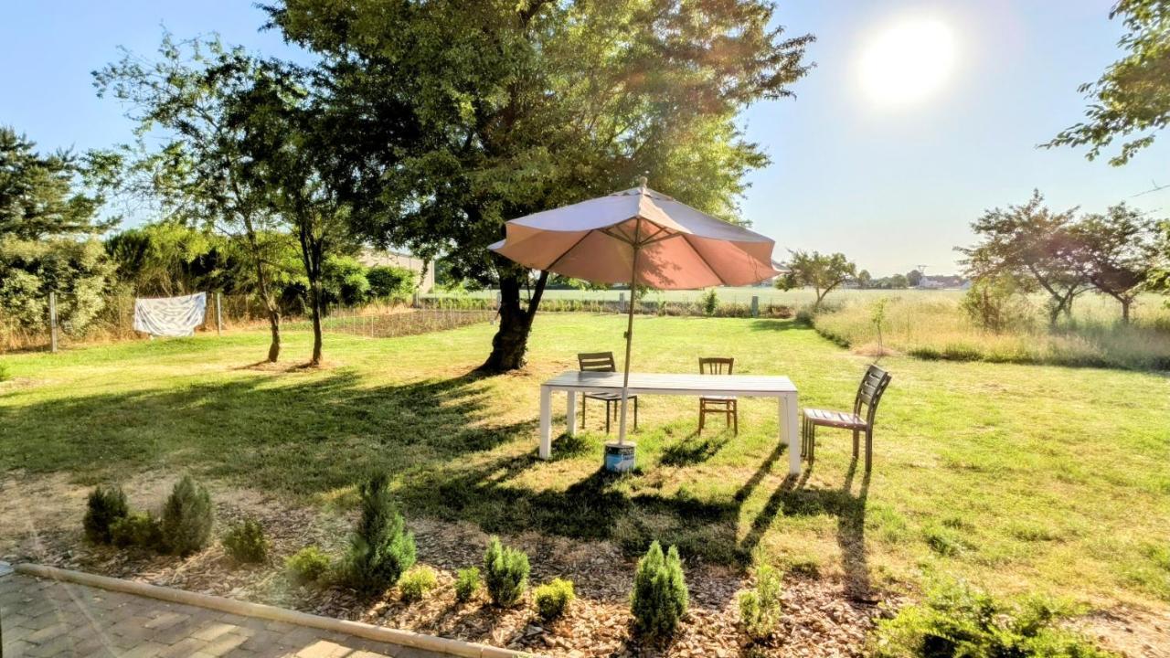 Appartement Prive Le Chardonnay, Jardin, Parking Buchères エクステリア 写真
