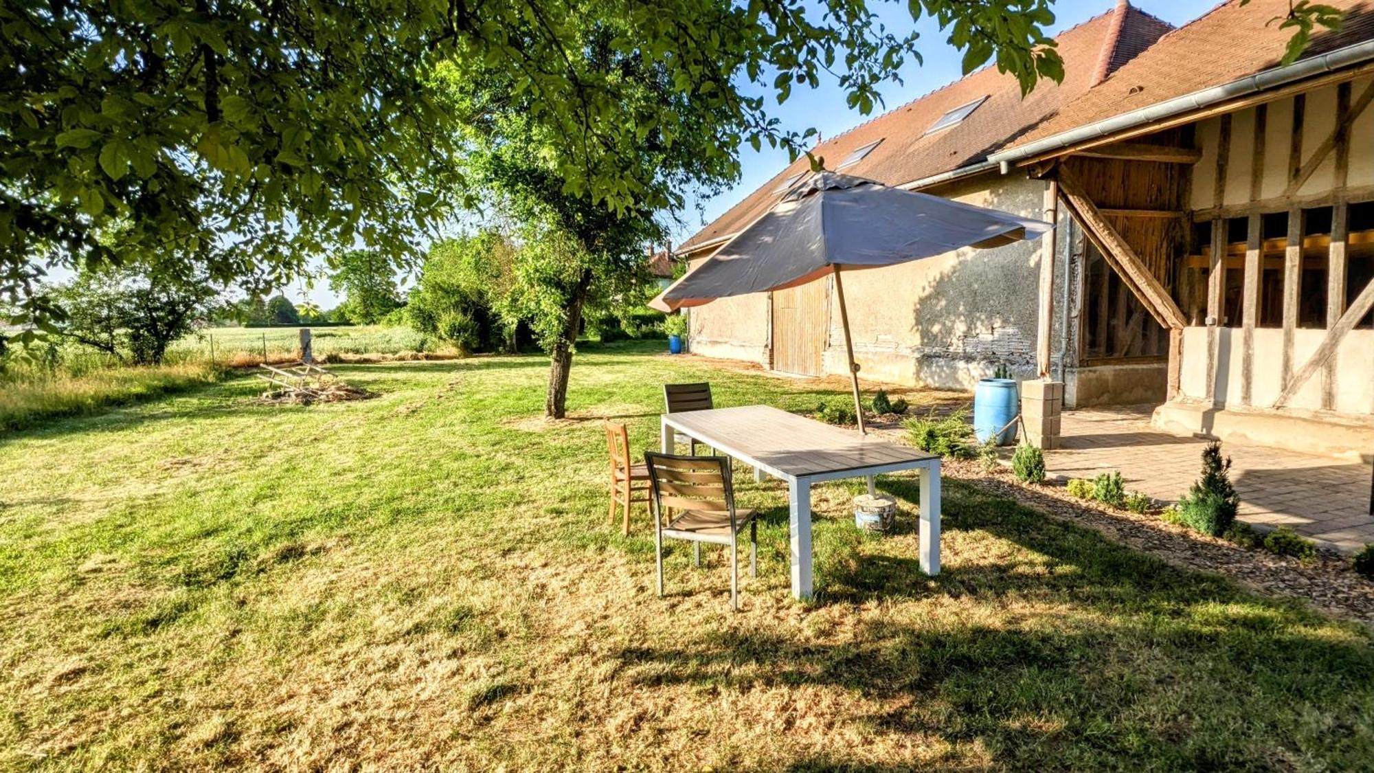 Appartement Prive Le Chardonnay, Jardin, Parking Buchères エクステリア 写真